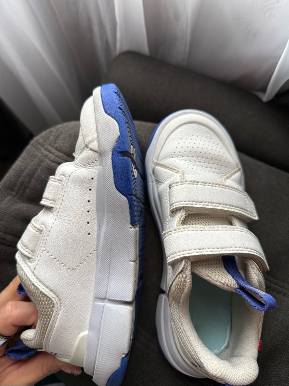 Kids on cloud the roger White and Blue Velcro Sneakers